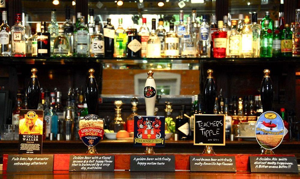 Hôtel The Cholmondeley Arms à Wrenbury Extérieur photo