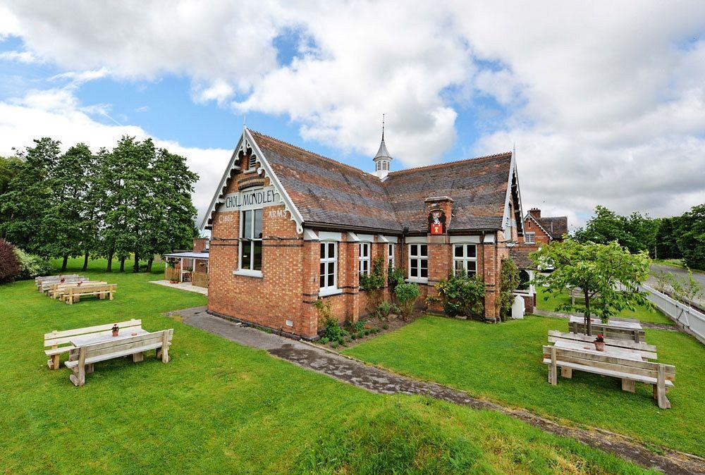 Hôtel The Cholmondeley Arms à Wrenbury Extérieur photo