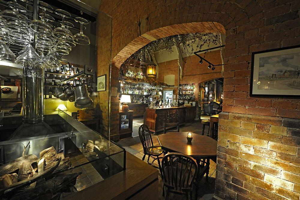 Hôtel The Cholmondeley Arms à Wrenbury Extérieur photo
