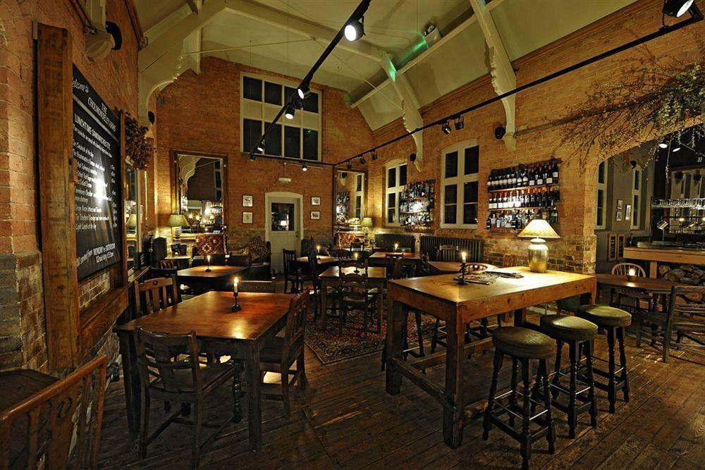 Hôtel The Cholmondeley Arms à Wrenbury Extérieur photo